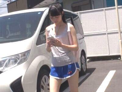 【素人ナンパ】タンクトップにノーブラのエロエロ貧乳おっぱい美少女が3P乱交で電マ＆バイブ責めから中出しするえちえちSEX‼