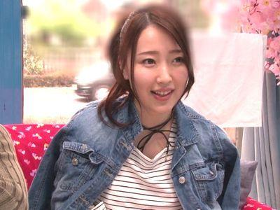 花見でほろ酔い気分の大学生男女をナンパしローション素股ゲームするエロ企画！腰振り500回を目指すも友情崩壊セックス！