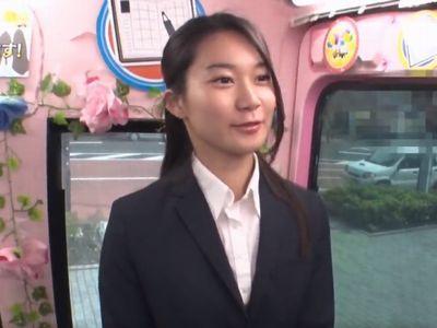 【MM便】地味美人な見た目に反し毎日自慰行為をしてるエロお姉さんがカメラの前でする公開オナニー企画でアソコを弄り回す‼