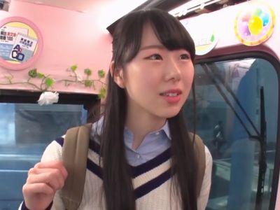 『顔面騎乗…?』真面目そうな地味美少女がお漏らし失禁⁉素股＆騎乗位セックスで生ハメ中出しされるエロエロ企画【MM便】