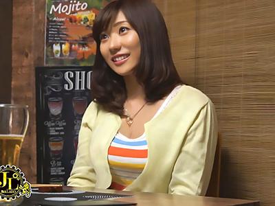 【中出し×素人】居酒屋での偶然の出会いから始まる熟女の絶品フェラチオと激しい中出しセックスで陶酔する官能の世界へ誘う映像