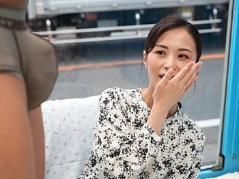 【MM号】マジックミラー号に乗車した美熟女な奥さんに巨根ポロリ！他人棒の大きさに発情した奥さんと禁断の不倫セックス