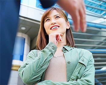 可愛い素人娘にMM号で催眠術をかけてオナニーさせると感じまくりチンポを咥えて挿入され喘ぎまくる淫乱美女！