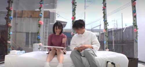友情素股をモニターで観察　まあやっぱやっちゃいますよね　なんだかんだ腰使いがエロい