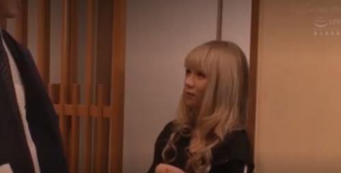 上司の相手してきてくれよ　社員旅行で彼女のNTR　金髪ギャルを生贄に