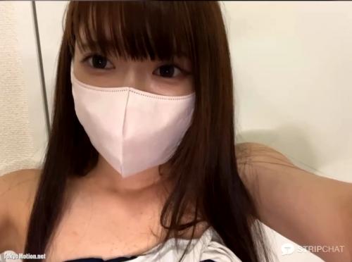 可愛い美乳美少女が乳首をビンビンにし手マンオナニーで感じちゃう[エロライブチャット]
