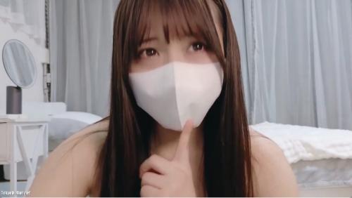 [エロライブチャット]可愛い美乳美少女がパンツ一枚で手マンオナニー