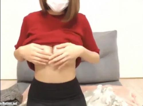 [エロライブチャット]ムチエロ爆乳美少女がニットからノーブラマシュマロおっぱいを出し手ブラ下乳エロ配信