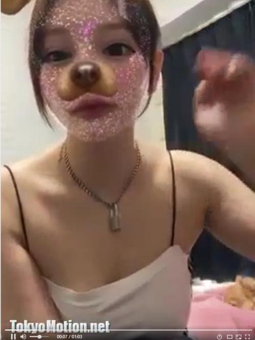 [エロライブチャット]可愛いセクシー美少女がノーブラで乳首をビンビンにしインスタ生配信