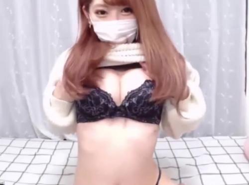 [エロライブチャット]S級スレンダー美少女が下着を脱ぎ生おっぱいを揉み乳首をチラ見せしてくれる