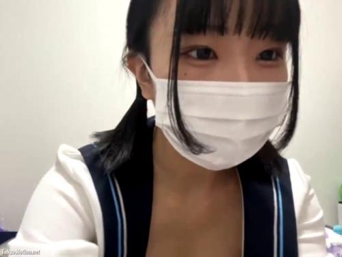 [エロライブチャット]可愛い童顔美乳美少女がエッチな制服コスプレをし無料エロ配信