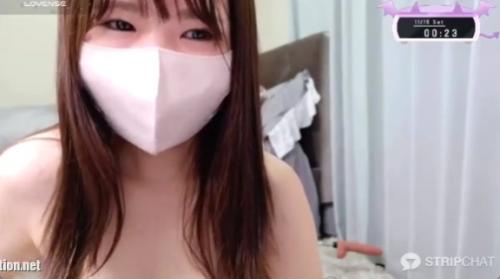 [エロライブチャット]可愛い巨乳くびれ美少女がおっぱいを手ブラで乳首を隠しエロ配信をするが乳首がﾎﾟﾛﾘしちゃうｗ