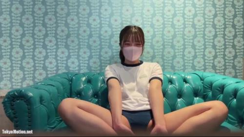 [エロライブチャット]可愛い美乳美少女が体操服姿で手マンのナニーで感じちゃう