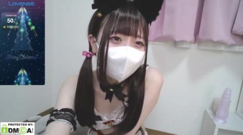 [エロライブチャット]可愛い美乳ロリ美少女がコスプレをしディルドや手マンオナニーで感じちゃう