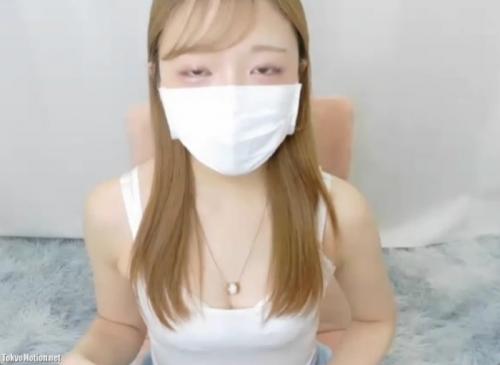 [エロライブチャット]金髪美乳ギャルが谷間をチラ見せいしエロ配信