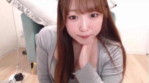 スタイル抜群巨乳お目目ぱっちり美少女が生配信[エロライブチャット]