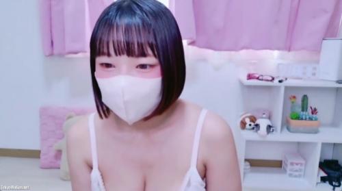 [エロライブチャット]爆乳むっちり白肌美少女がおっぱいを揺らし手ブラエロ配信