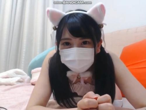 [エロライブチャット]美乳猫耳美少女がエッチな服を着て手マンオナニーをしちゃう