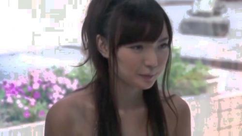 海辺で日焼け美女を捕まえてMM号へ連行。オイル塗り＆性感マッサージでセクハラして感じさせたところを二人がかりで犯す