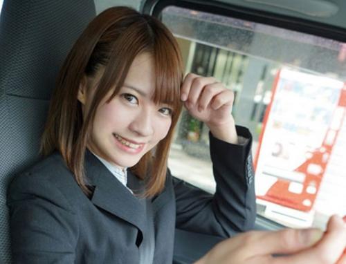 【東條なつ】ちっぱい貧乳ボディ押し付け手コキしてるロリフェイス美少女の誘惑に負け混浴風呂で唾液と汗と愛液まみれの不倫温泉