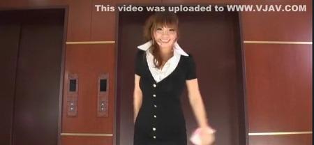 【松すみれ】エレベーターの中でベロベロ全身舐めまわされる爆乳美女がザーメンぶっかけられ痴漢レイプ３Pｗ