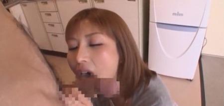 【朝日奈あかり】ジーンズ美脚のスレンダー美女が一般男性の部屋に上がり込み即フェラした巨チンをオマンコにズボ