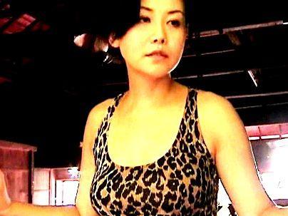 【ヘンリー塚本】SEX好きスレンダー巨乳おっぱい人妻熟女おばさんが間男とエロすぎる不倫NTR！