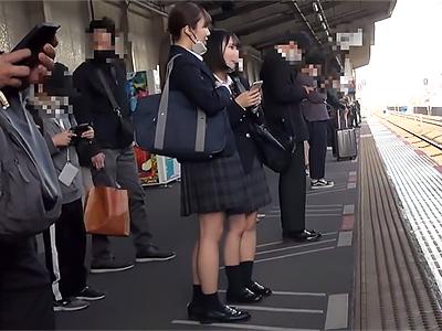 【JK×チカン】欲望の渦に巻き込まれた女子高生さん押し寄せる快感の波に耐えられずにマンコに濃密ザーメン発射ｗｗｗフルボッコなんだがｗｗｗ