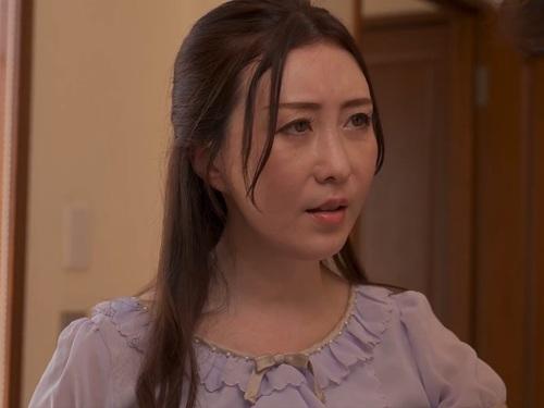 ［花井ゆり］四十路の母が息子のオナニーを目撃し異常な性欲を知り夫が留守の間は息子の性のオモチャになってしまう