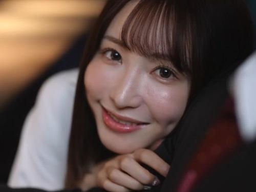［天使もえ］仕事終わりに会社の美人な先輩とサシ飲みから『泊っていく？』と照れた口調で誘惑される