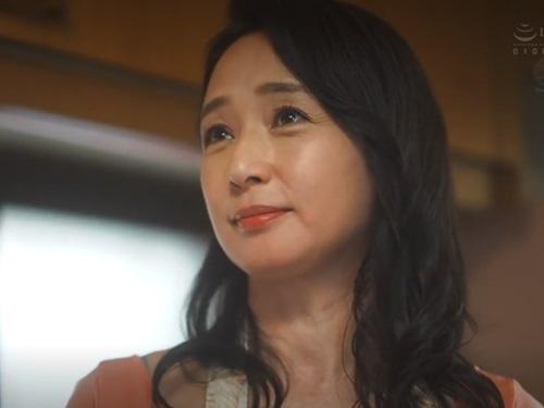 ［安野由美］『好きです！』と友達の母に想いを伝え熟したオッパイを揉みしだき友達の母を犯してしまう