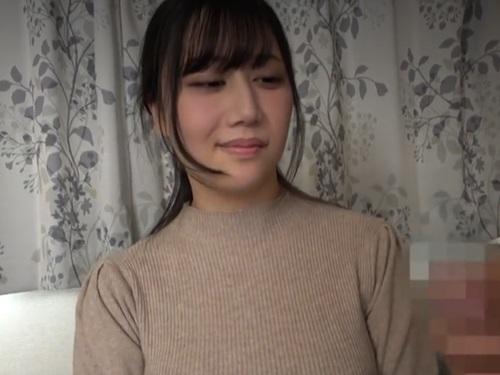 ［センズリ鑑賞］オチンチンを半年ぶりに見た素人女性が『先っちょからエッチな汁が出てる』と感想を述べる