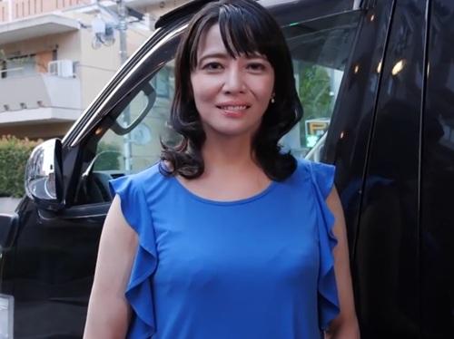 ［望月麗華］セックスレスだった五十路の人妻がAVデビュー作で女である喜びを感じてしまい再びAVに出演してしまう
