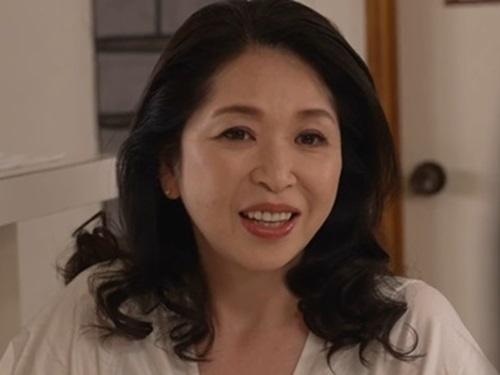 ［加山なつこ］昼間は全裸で過ごす義母の姿を目撃した娘婿が姑の爆乳おっぱいと熟れ過ぎた体に興奮しセックスをしてしまう