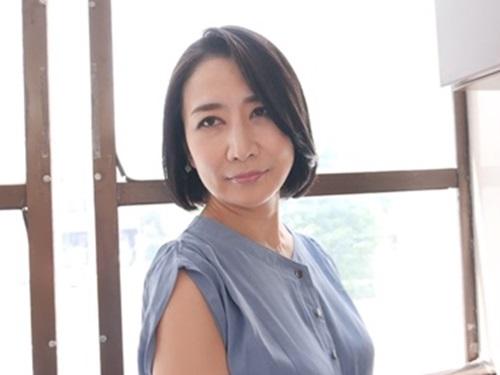［瀬尾礼子］熟女女優にいつもファンレターを送ってくれるコアなファンの自宅にゲリラ訪問し感謝を熟した生マンコで伝える