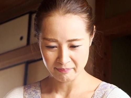 ［森下美緒］ナオナニーしたり不倫セックスまでする母を軽蔑しながらも女として意識してしまった息子が禁断の近親相姦セックス