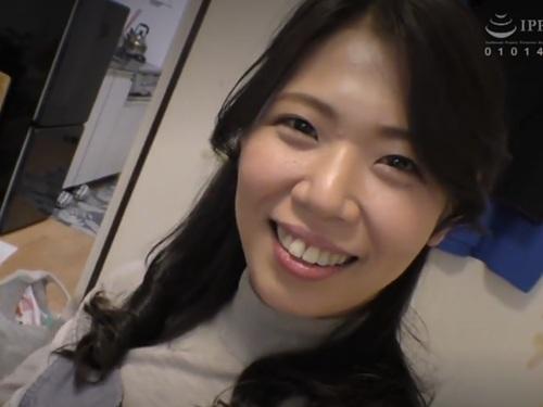 ［おばさんレンタル］独身男の世話をするサービスで来てくれた優しくて可愛い人妻のぞみさん42歳
