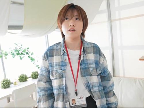 ［SOD女子社員］緊張してエッチが楽しめないボーイッシュなショートカットADの新田好実をスケベな女にするため開発する