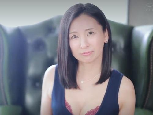 ［月野ゆりね］大手芸能事務所に所属し学園ドラマの○○先生に出演した元芸能人で今は人妻の月野ゆりね42歳がAVデビュー作品