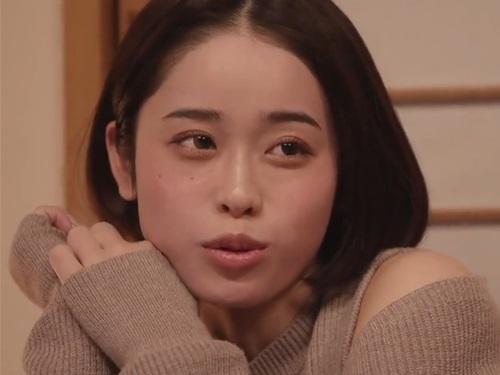 ［MINAMO］酒を飲まされ酔いつぶれてしまい先輩の彼女の家にお持ち帰りされていて関西弁が可愛い彼女を寝取ってしまう