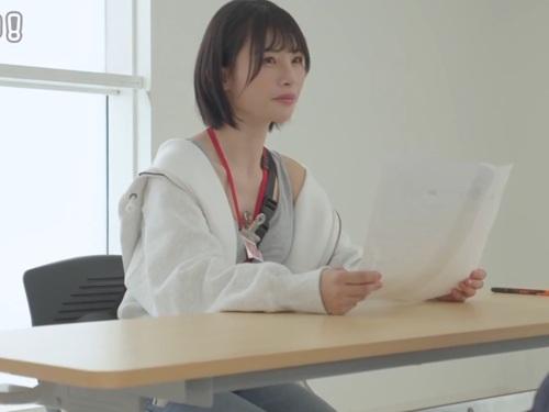 ［宮島めい］AV女優がSOD女子社員として業務体験！面接業務をしながらも男優さんにハメられ部外者にオマンコを見られてしまう