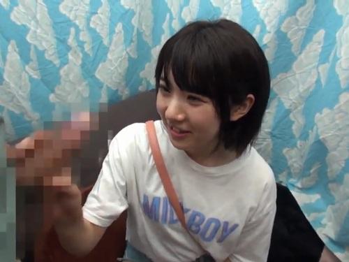 ［素人ナンパ］静岡でゲットした童顔女子大生りえちゃん19歳に勃起チンポを見せると彼氏のより大きいと喜んでしまう