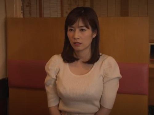 ［奥田咲］冷え切った夫婦生活だった巨乳人妻がパート先の若い男と1回だけのつもりでSEXしてしまうが・・・