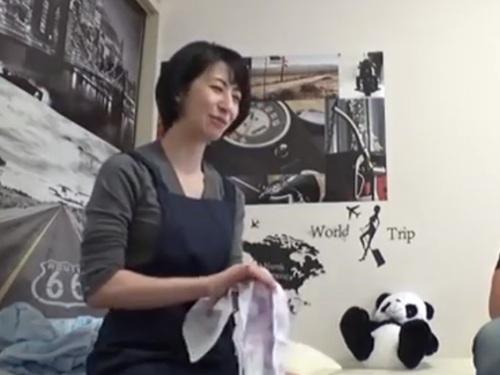 ［おばさんレンタル］独身男の世話をしてくれるサービスで来た貞淑な感じの美人で巨乳人妻まこさん35歳
