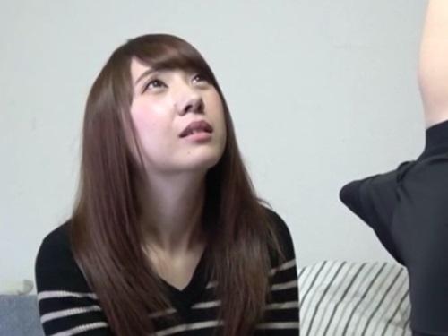 ［センズリ鑑賞］普通の女子にセンズリを見てもらうだけのはずが勃起チ〇ポに興味津々の女子が協力してくる