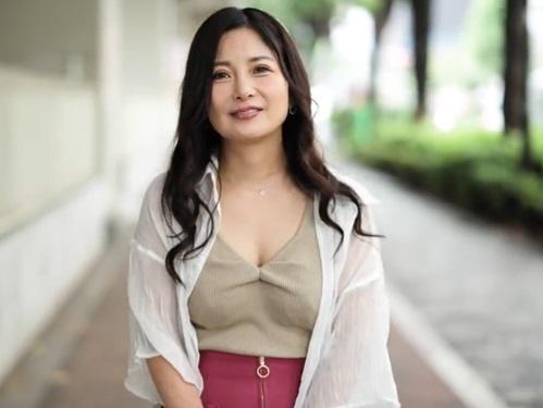 ［一色桃子］『私たちは良いの！』と血の繋がった親子でもセックスしたい母が息子に言い聞かせ中出しセックス」をしちゃう