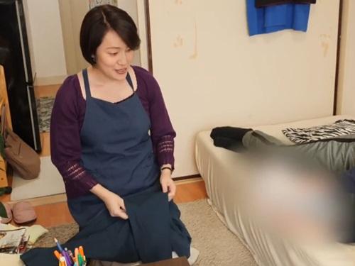 ［おばさんレンタル］独身男の世話をしてくれるサービスで来た熟女の色気を持つ人妻あかねさん41歳