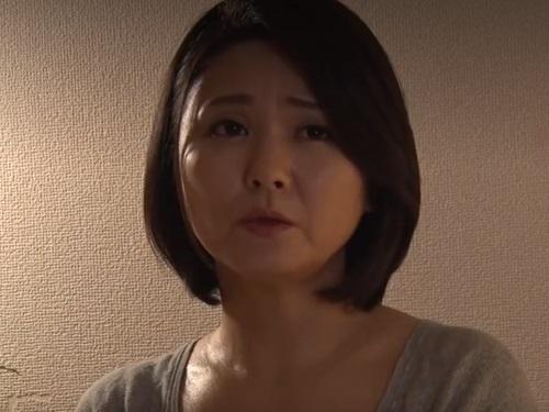 ［綾瀬麻衣子］下請けに理不尽な要求をしてくる女社員に労働者達がキレてオバサン社員を強姦してしまう