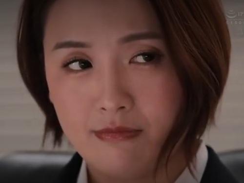 ［向井藍］キャリアウーマンで人妻の向井藍が不正を指摘されエロジジイの部長に自分の女になれと迫られる