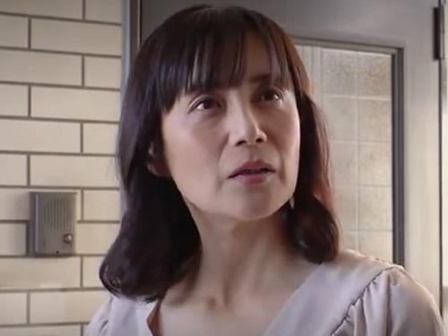 ［平岡里枝子］お淑やかで優しい妻を演じていたが長年セックスレスで火照った体が他人棒を受け入れてしまう